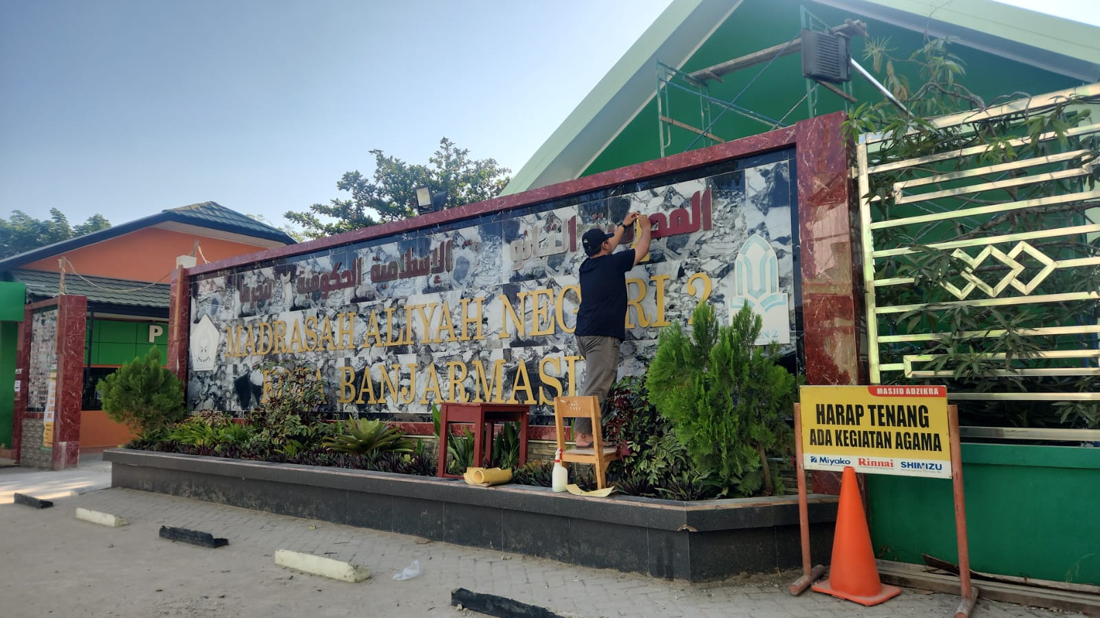 Revitalisasi nameboard madrasah