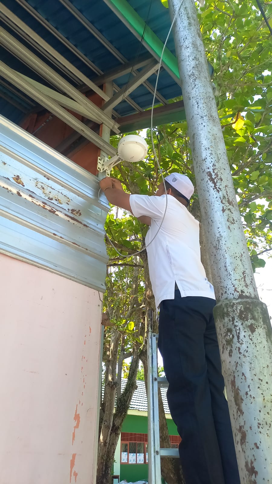 Pemasangan wifi dan cctv beberapa titik